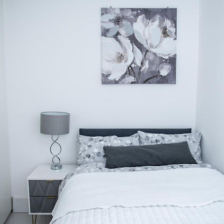 1B Apartment, 30 Mins To Oxford Street Лондон Екстериор снимка