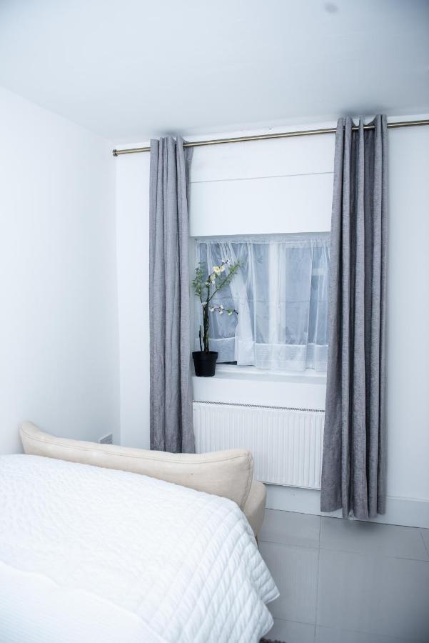 1B Apartment, 30 Mins To Oxford Street Лондон Екстериор снимка